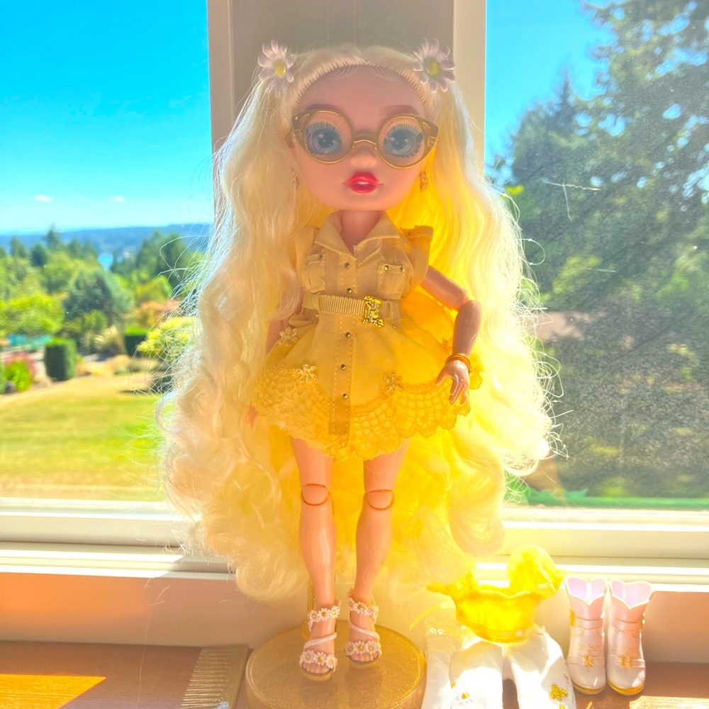 Rainbow High Delilah Fields Doll